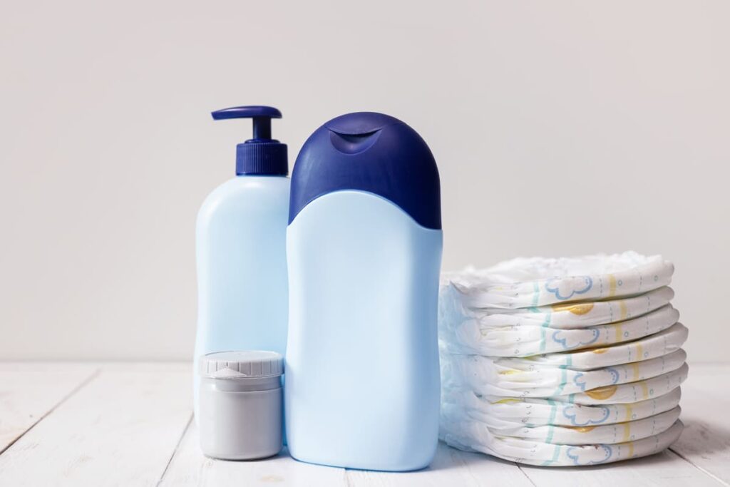 pañales y productos para hacer un cambio pañal recién nacido